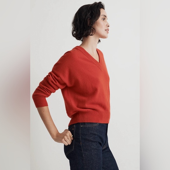 Madewell (Re)sponsible Cashmere V-Neck Sweater - Picture 3 of 9